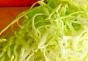 Как приготовить вкусный салат с капустой: лучшие рецепты с фото